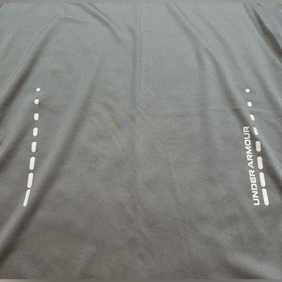 Under Armour T-shirt - Picture 2 of 5